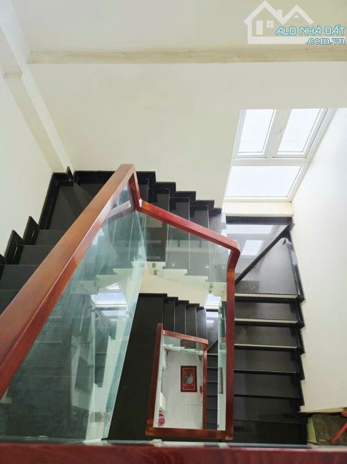 BÁN NHÀ 2 MẶT TIỀN HẺM ô tô đường NGUYỄN DUY TRINH Q2, dt 83m2 đất ko lộ giới - 1