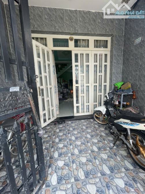 Bán Nhà Gấp nhà 1 Lầu đường xe hơi, 4 x 18, 3PN. - 1