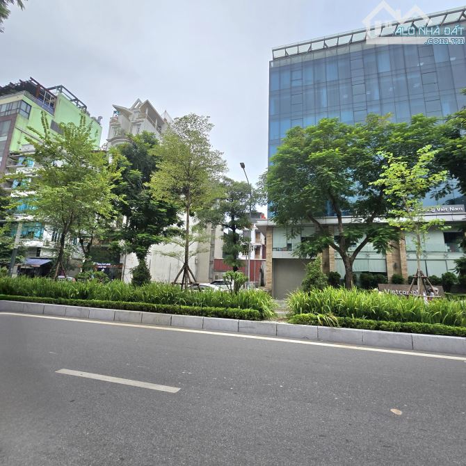 RẺ NHẤT!. Đất MP Lạc Long Quân. 180m. 2 thoáng, vỉa hè 7m. Xây tòa 9 tầng đỉnh. - 1