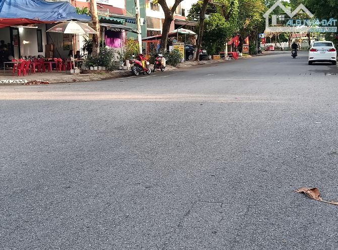 Bán nhà 2 tầng 152m2 9.9 tỷ Lô Góc kinh doanh Đô Đốc Lộc gần chợ Hòa Xuân