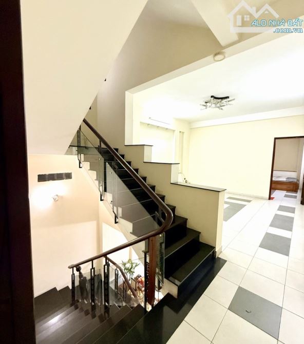 Bán nhà Quận 7 - 110m2 - 7.x tỷ - shr - hẻm 1 sẹc - p. Phú Thuận - 1