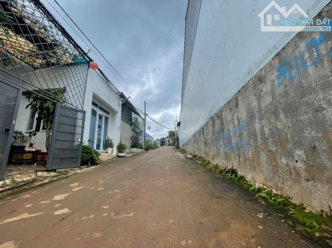 LÔ ĐÂT HẺM Ô TÔ 451 Y MOAN, PHƯỜNG BUÔN MA THUỘT (5mx30m) - 1