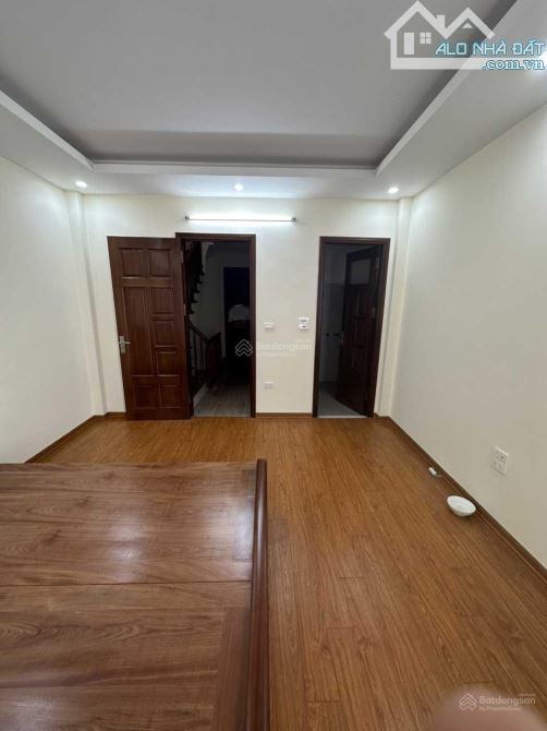 Bán nhà phố Nguyễn Chí Thanh phân lô ô tô tránh dt 45 m2 x 5 t  ô tô vào nhà giá 20 tỷ - 1
