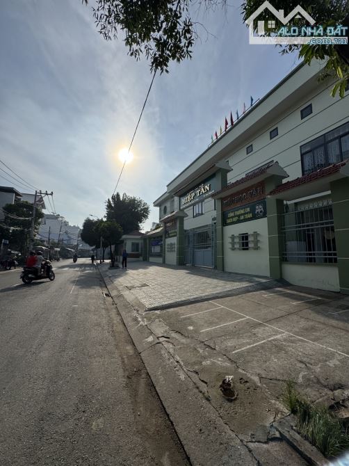ĐẤT HIẾM KHU TÔ HIỆU TÂN PHÚ - HẺM 5M Ô TÔ VÀO NHÀ - 73M2 ( 4M*18.3) - XÂY DỰNG CAO TẦNG - 1