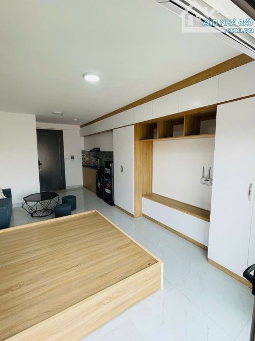 Cho Thuê CCMN Ngõ 86 Hào Nam Đống Đa 30m2 Studio Ban Công Thang Máy Giặt Riêng Gần Chợ - 1