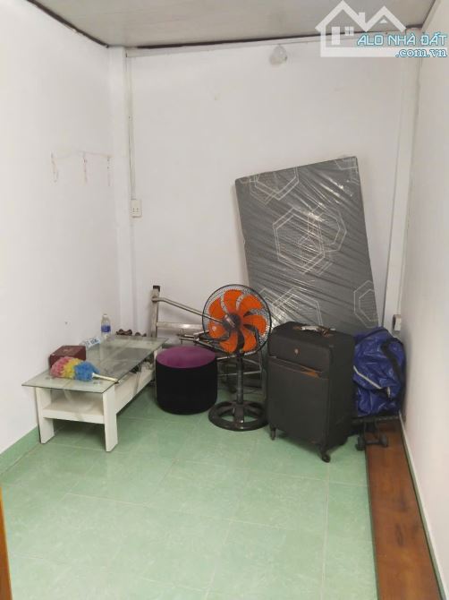 CHỈ HƠN 1 TỶ có nhà 3 tầng sổ hồng riêng - 1 xẹt - 2PN 2WC - 1