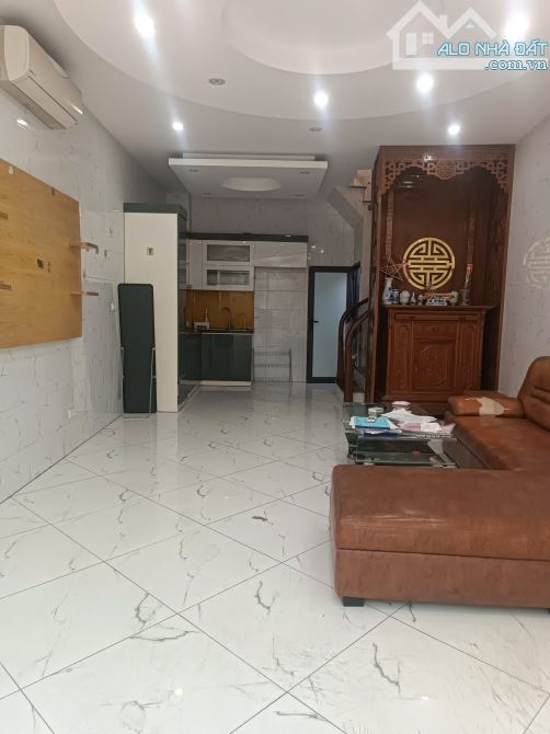 Cho thuê nhà nguyên căn ngõ Vĩnh Hưng, phường Vĩnh Hưng, Hoàng Mai. DT 40m x 2 tầng, giá - 1