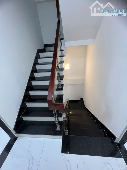 Bán Nhà 1 Trệt 3 Lầu, DT Đất 110m2 Đường Nguyễn Xiển, Long Thạnh Mỹ - 1