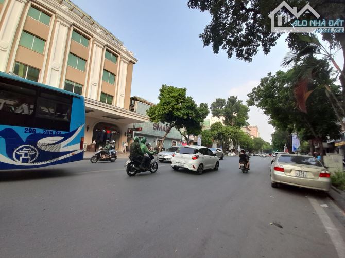 Cực phẩm! Mặt phố Hai Bà Trưng - trung tâm Hoàn Kiếm - 370m2 x 2T x MT 16m, chỉ 298 Tỷ