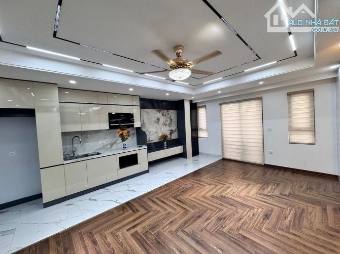 6 tầng thang máy mới mặt ngõ Trần Duy Hưng, kdoanh tốt, gần Phố, oto, 50m2. Giá 22.5 tỷ - 19