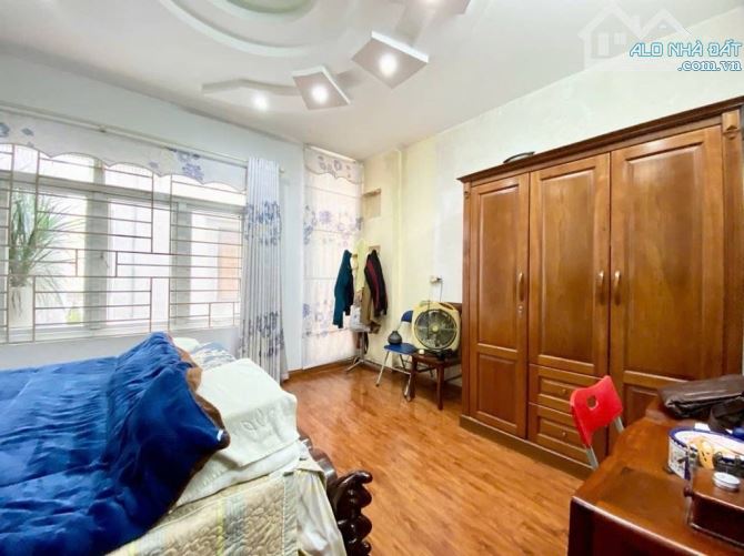 NHÀ ĐẸP CẦU GIẤY 55m2- GẦN PHỐ - Ô CHỜ THANG MÁY - THIẾT KẾ XỊN XÒ CHỈ HƠN 9 TỶ. - 6