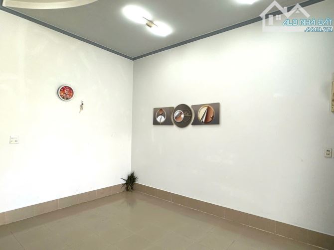 Cho thuê nhà trệt KDC Hàng Bàng có sân đậu ô tô full nội thất mới đẹp - 2