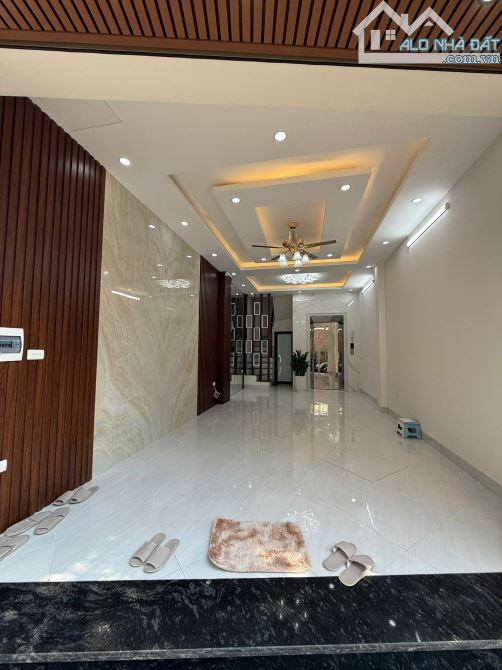 Bán nhà Nguyễn Chính - Hoàng Mai -38m2 5T  THANG MÁY - KINH DOANH- OTO TRÁNH giá 10 Tỷ 9 - 2
