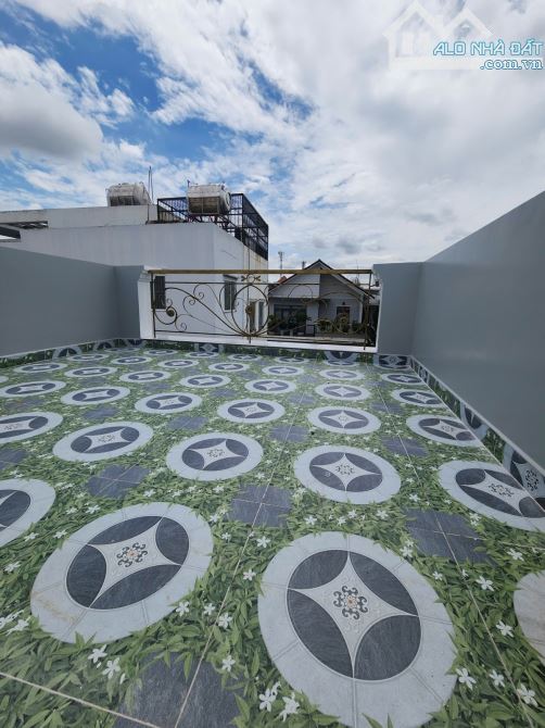 NHÀ MỚI XÂY VỊ TRÍ VÀNG - 3.7X8M - 3 TẦNG - CHỈ 4.35 TỶ - 2