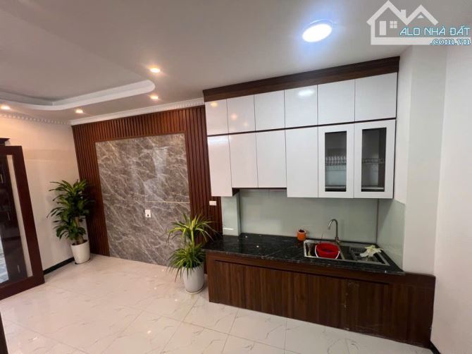 Bán nhà 5 tầngThạch Bàn mới kính coong ,ngõ thoáng , ô tô gửi ngay cạnh nhà chỉ hơn 5 tỷ - 2