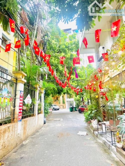 NHỈNH 10 TỶ SỞ HỮU 40m  MẶT NGÕ -GẦN Ô TÔ-DÂN XÂY -FULL NỘI THẤT- NHÀ 2 MẶT NGÕ CÓ THỂ  MỞ - 2