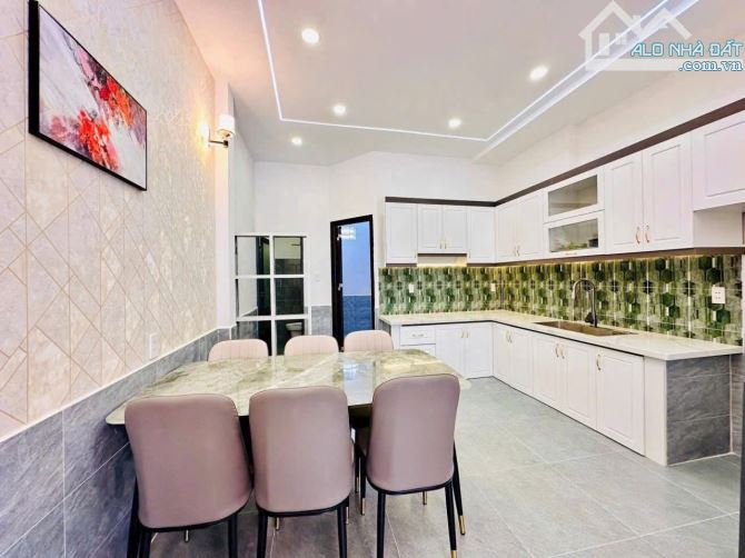 Ngân hàng thanh lý gấp căn nhà Ngô Tất Tố P19 Q.Bình Thạnh, giá chỉ 2TY8, SHR - 2