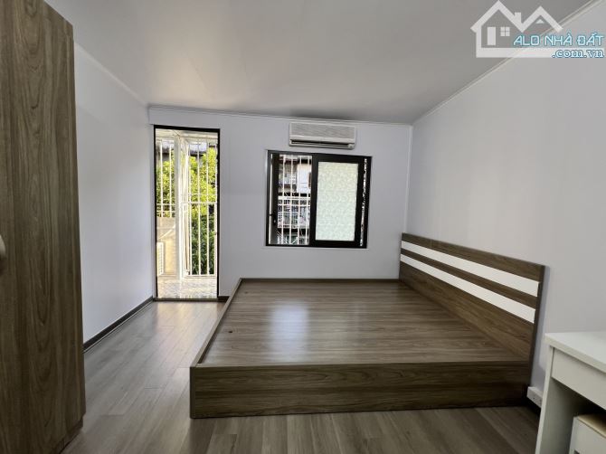 Bán căn hộ tập thể đường Hoàng Đạo Thành, Thanh Xuân, nhà đẹp full nội thất, ô tô tránh - 2