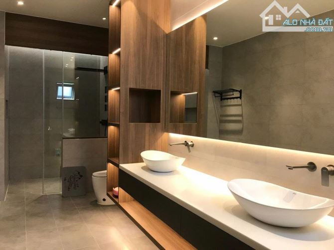 42 tỷ TL, Bán nhà 7x20 ngay ngã ba Xuân Thủy - Quốc Hương, nội thất cao cấp, 4 PN, SHCC - 2