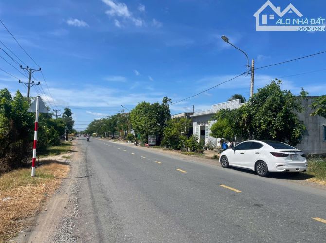 Bán 8.000m2 đất thổ cư, mặt tiền Tỉnh lợ 826 tại Cần Đước. Giá chỉ: 15tr/m2 thương lượng - 2