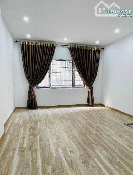 Cho thuê nhà mới đẹp Đội Cấn- Ngoc Hà. 60m2x4T. Đồ cb . 20tr/th - 2