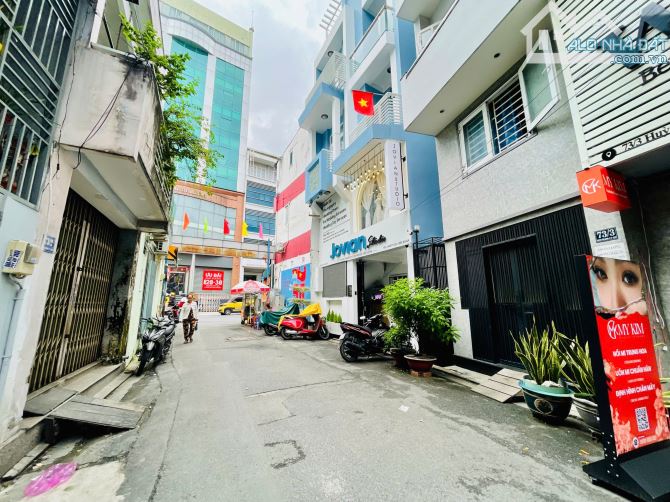 BÁN NHÀ HẺM Ô TÔ 73 HUỲNH VĂN BÁNH 4,4X11 NGAY GÓC NGUYỄN VĂN TRỖI-CẦU CÔNG LÝ CHỈ 9,5 TỶ - 2