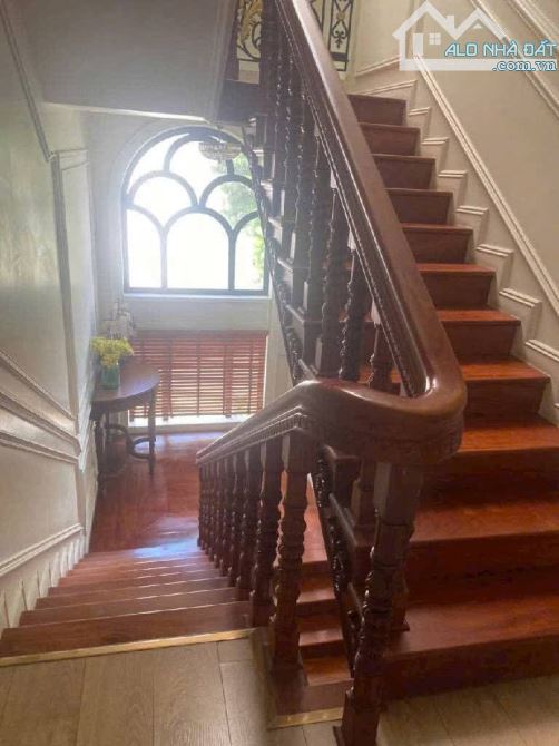 BÁN GẤP BIỆT THỰ  4 TẦNG 2 MẶT TIỀN PHÚ MỸ HƯNG Q7 - 2