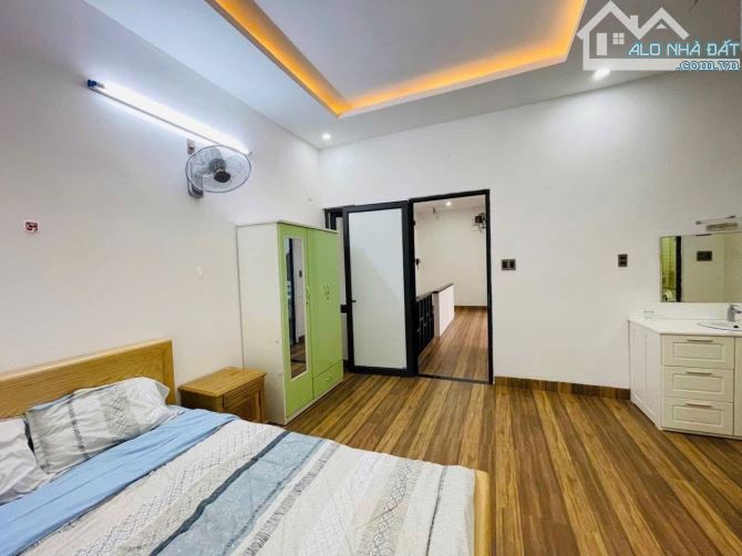 Trung tâm Q7 TX Soạn sát Q4, Q1 - Nhà 5 tầng 4x17m Thiết kế đẹp 8PN, chỉ 8.tỉ - 2