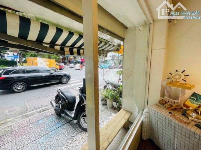 Cho thuê nhà mặt tiền ngã 3 Đinh Tiên Hoàng, Q1, 4x12m giá 15 triệu - 2