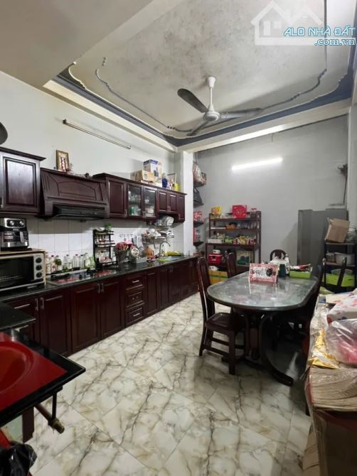 HÀNG HIẾM TRẦN HƯNG ĐẠO – HẺM CHỈ 10M RA MẶT TIỀN – 4 TẦNG – GIÁ CHỈ 10.8 TỶ - 2