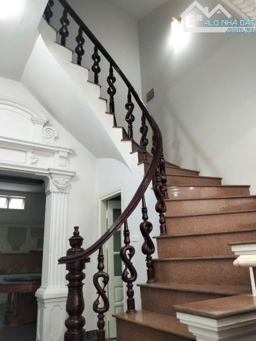 BỒ ĐỀ  LONG BIÊN NHÀ DÂN XÂY-MẶT TIỀN RỘNG-Ô TÔ TRÁNH- NGÕ THÔNG -GẦN HỒ - 2