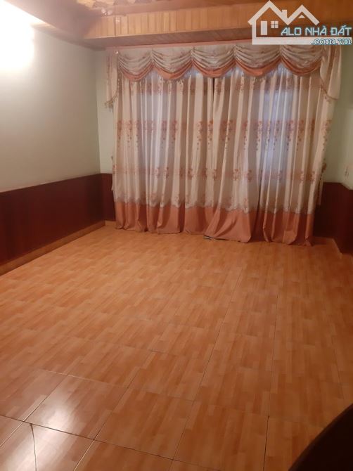 Cho thuê nhà ngõ 100 Hoàng Quốc Việt. Diện tích 50m2 x 4,5 tầng để ô tô, lô góc 2 mặt - 2