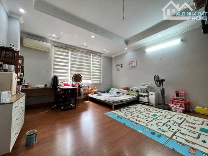 Bán nhà Phân lô Trần Quốc Hoàn 35m2*5T, ô tô vào nhà, nhà mới đẹp ở ngay, gần phố, 12 tỷ - 2