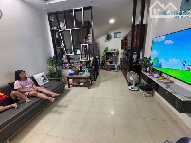 Bán nhà gấp - ô tô đỗ cửa, chính chủ xây, full nội thất.  Dân trí cao, sẵn giao dịch. - 2