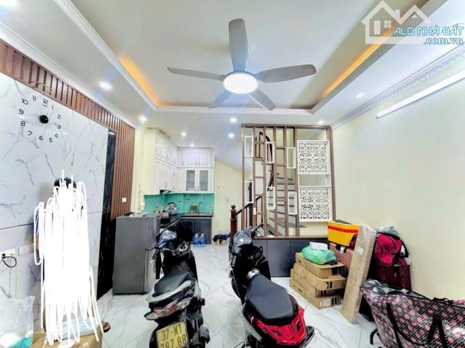 5 TẦNG MẶT NGÕ ĐÊ TÔ HOÀNG - BẠCH MAI - MẶT TIỀN RỘNG - VUÔNG VẮN - 2