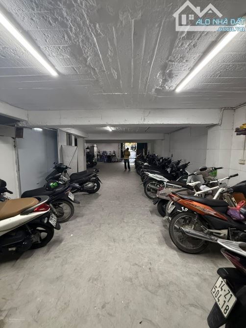 Hiếm. Bán Nhà 6 Tầng MP Khúc Thừa Dụ- Cầu Giấy. DT: 174m2-MT:7,8m. DÒng tiền 200tr/ tháng - 2