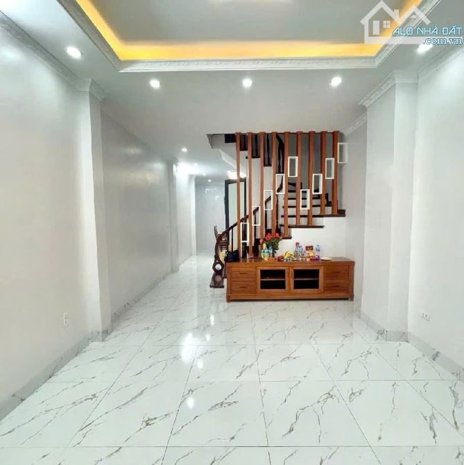 Bán nhà Chùa Bộc 60.6m2, Đống Đa, Ngõ Ba gác, 2 nhà ra ô tô đỗ,12.x Tỷ - 2