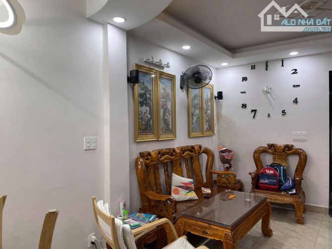 Bán nhà trong hẻm Nguyễn Duy Dương - Dọn vào ở được liền - Deal hời tại Trung tâm - 2