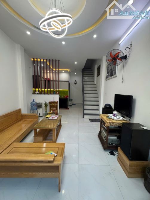 Cần bán căn nhà 3 tầng diện tích 84m2 + tặng kèm nhà cấp 4 Trần Cao Vân. - 2