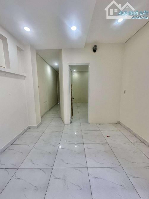 Chung cư Quận 10, 3 phòng ngủ, sổ hồng riêng, chỉ 2.8 tỷ - 2