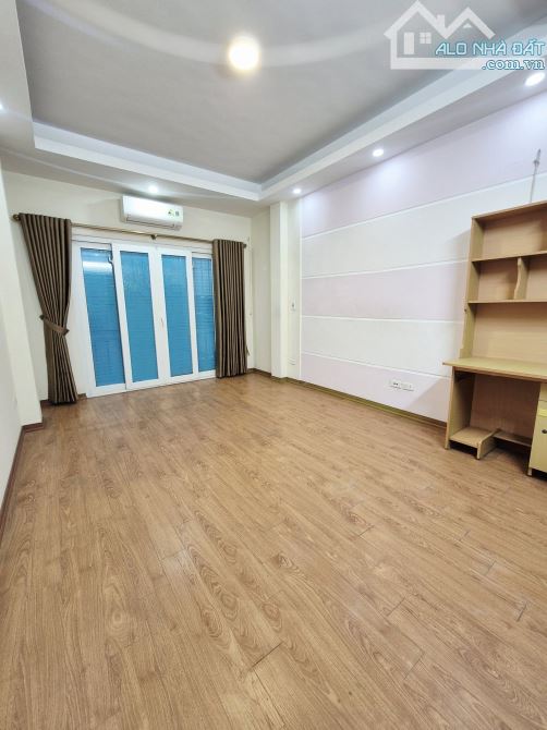 CẦU GIẤY – 30/32M² – 5 TẦNG – MT 3.5M – 7.9 TỶ - 2