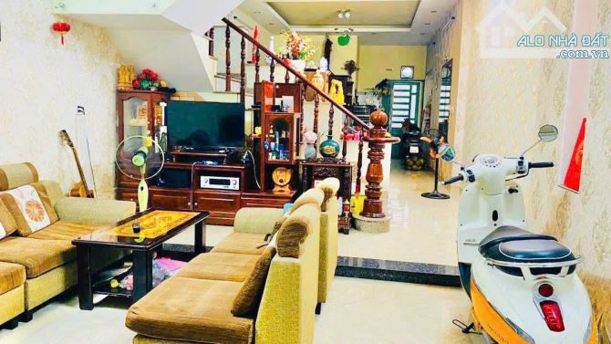 Bán nhà 1 trệt 2 lầu sổ riêng thổ cư p. Tân Phong - 2