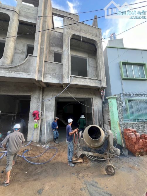 BÁN NHÀ 1 TRỆT 2 LẦU,TRUNG TÂM TP.BIÊN HOÀ (P.THỐNG NHẤT CỦ).DT: 4,2x15=66M2.GIÁ: 4TỶ9 - 2