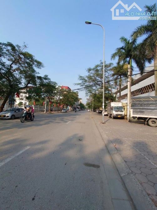 CHÍNH CHỦ BÁN ĐẤT LÔ GÓC - Ô TÔ - GẦN HỒ ĐIỀU HOÀ ĐỨC DIỄN-BẮC TỪ LIÊM 36m2-MT5,2m-5,1 tỷ - 2