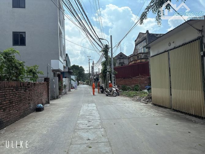 NHÀ 2 TẦNG HIẾM CÓ – Ô TÔ TRÁNH -TRUNG TÂM KCN QUANG MINH – 60M MT 4,2M GIÁ NHỈNH 3 Tỷ - 2