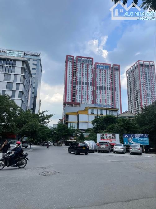 TRUNG TÂM CẦU GIẤY 40M - NHỈNH 9 TỶ - LÔ GÓC THOÁNG SÁNG - 8 PHÒNG - NGÕ RỘNG - 2
