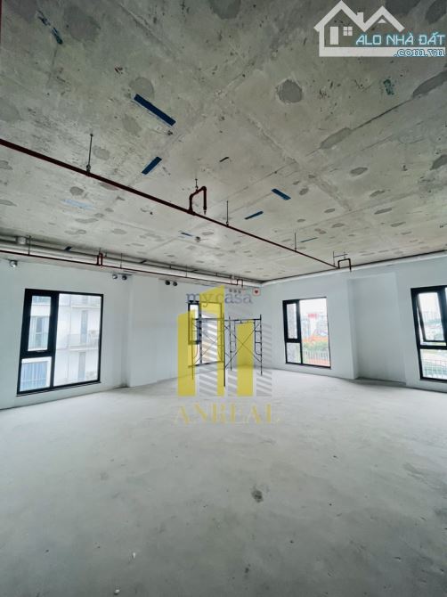 Cho thuê văn phòng Quốc Hương sàn 360m2 trống suốt - có thang máy - 2