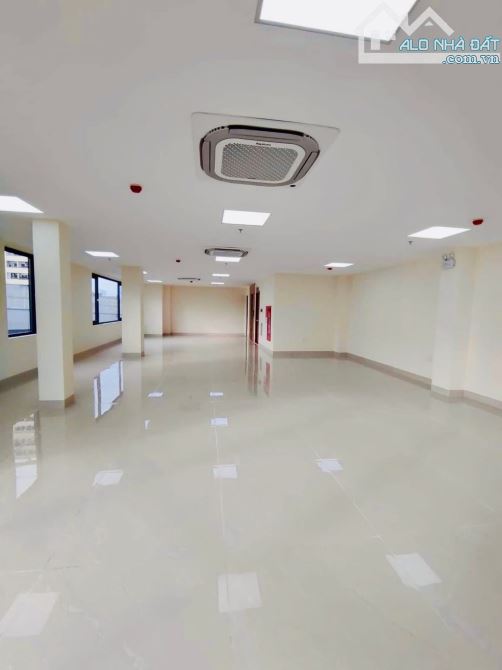 Mặt phố Phạm Văn Đồng Từ Liêm 207m2 8Tầng-Mặt Tiền Siêu Rộng Vỉa Hè Kinh Doanh Mọi Loại Hì - 2