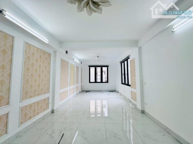 Nguyễn Khang 6 tầng thang máy vừa ở cho thuê 52m giá 15.5 tỷ - 2