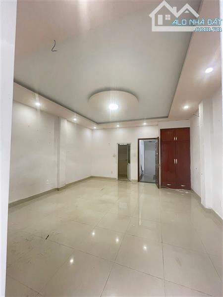 HIẾM, NHÀ 4 TẦNG 97M2 (NGANG 5M) HXT Nguyễn Duy Trinh 9,49 tỷ - 2